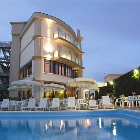 Hotel Capitol San Mauro Mare Extérieur photo