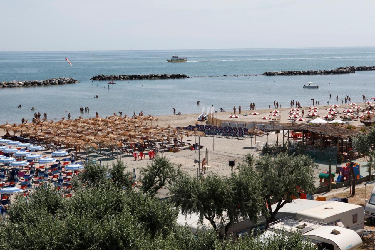 Hotel Capitol San Mauro Mare Extérieur photo